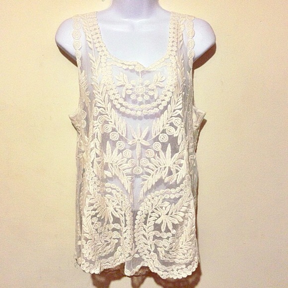 Tops - 🎉HOST PICK🎉04/27Ivory Crochet top