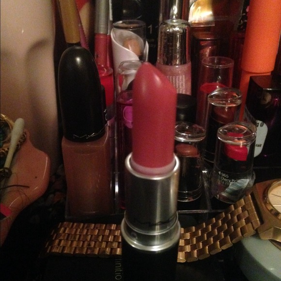 Mac lipstick pleasure me