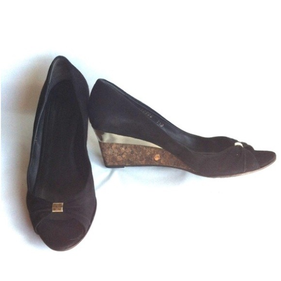✨ SALE ✨ Gucci cork and suede wedges!