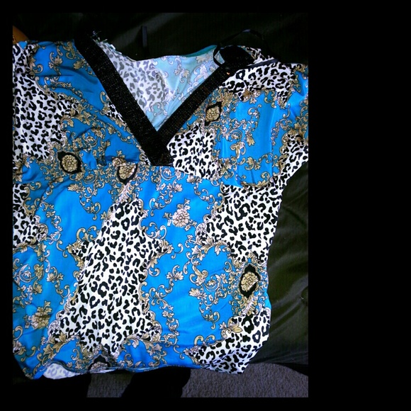 Very figure flattering top