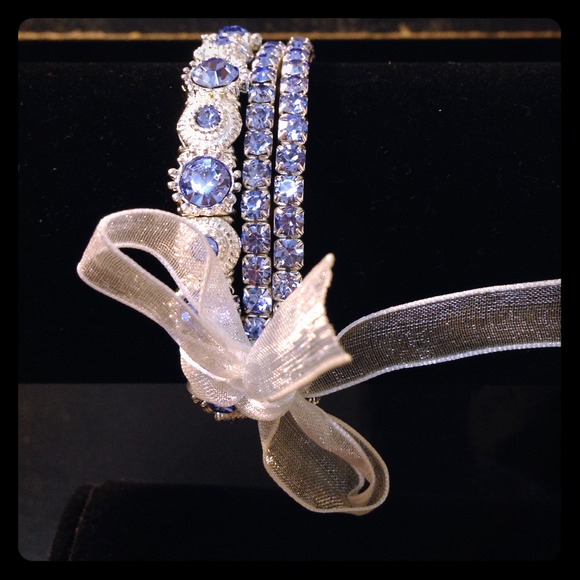 NWT blue rhinestone crystal with bow bracelet
