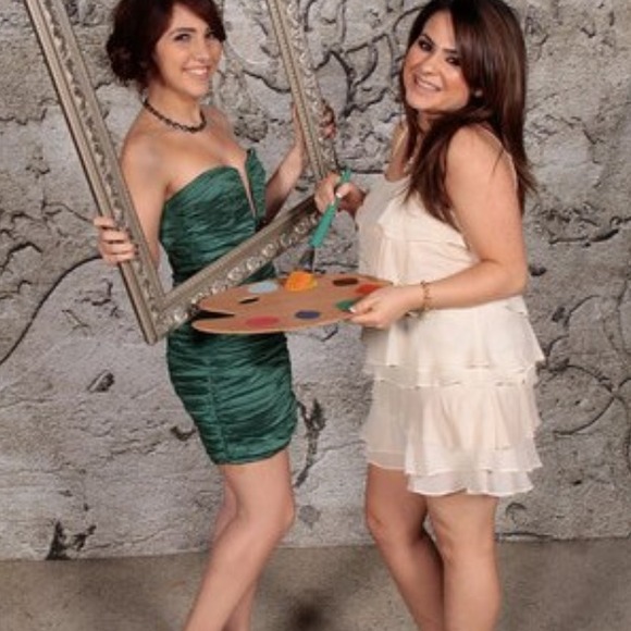 🎉Beautiful emerald green Bcbg cocktail dress🎉