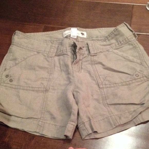 Abercrombie green shorts - Picture 1 of 1
