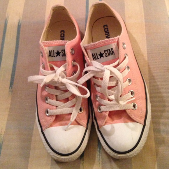 pastel pink converse