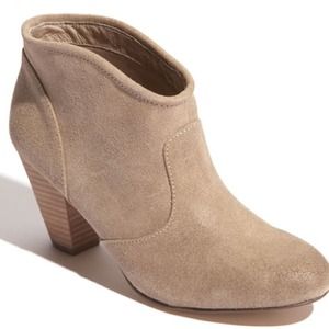 Suede Ankle boots.