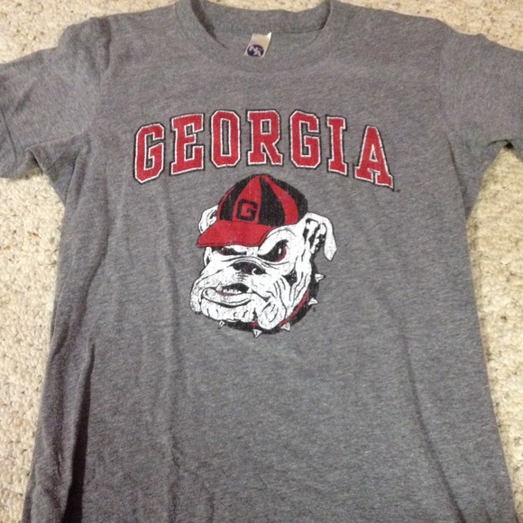 Georgia bulldogs t-shirt - fits more like a small