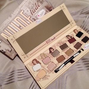 The balm nude tude eyeshadow pallet