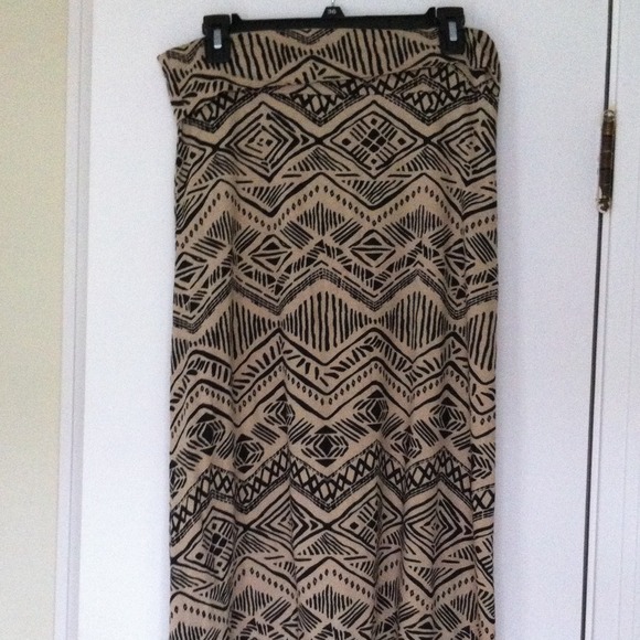Tan and black maxi skirt NWT