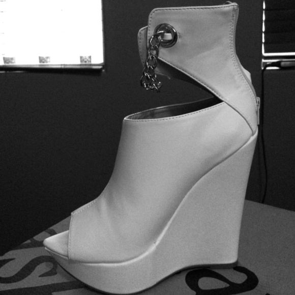 Beau+Ashe Shoes - white wedges.