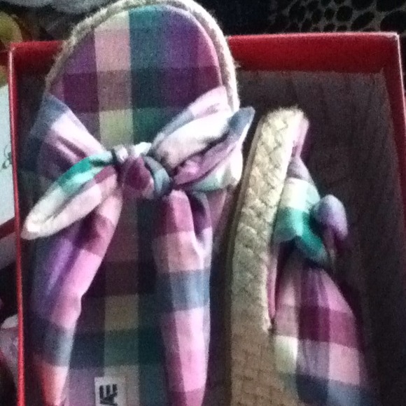 ????Wedge shoes