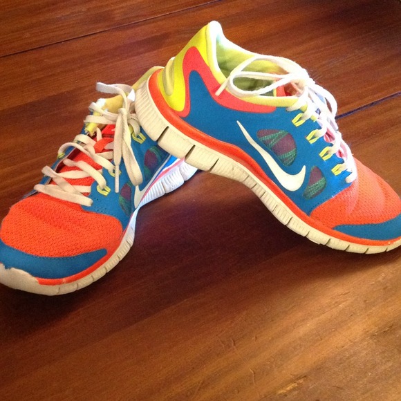 Boys custom Nike size 5Y ~ EXCELLENT condition!