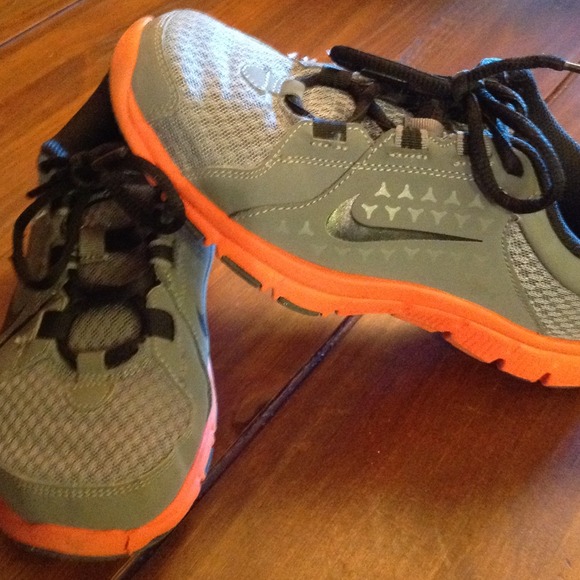 Boys Nikes size 4.5Y ~ gray/orange~EXC condition!