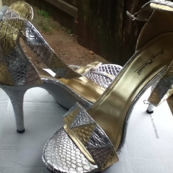 👡Cute gold and silver heels 👡
