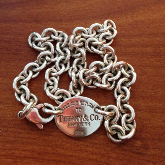 Return to Tiffany Sterling Silver oval necklace - Picture 1 of 2