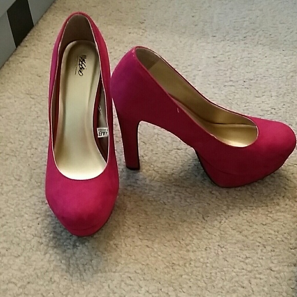 Pink pumps