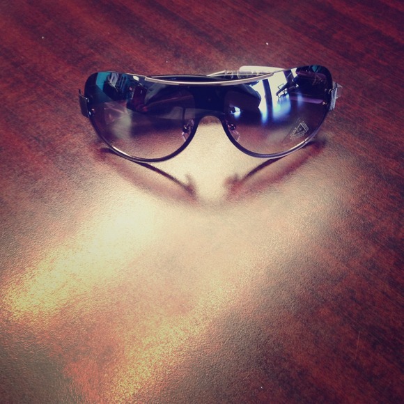Sunglasses! MORE THAN ONE PAIR!