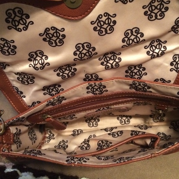 Jessica Simpson Leather cross body bag. - Picture 2 of 4