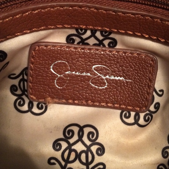 Jessica Simpson Leather cross body bag. - Picture 3 of 4