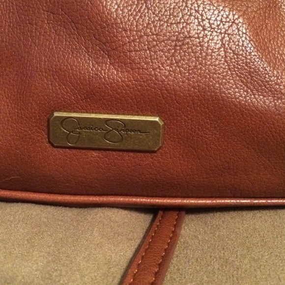 Jessica Simpson Leather cross body bag. - Picture 4 of 4