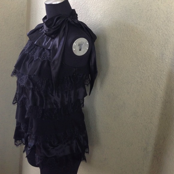 BUNDLED White House | Black Market Top - Picture 2 of 4