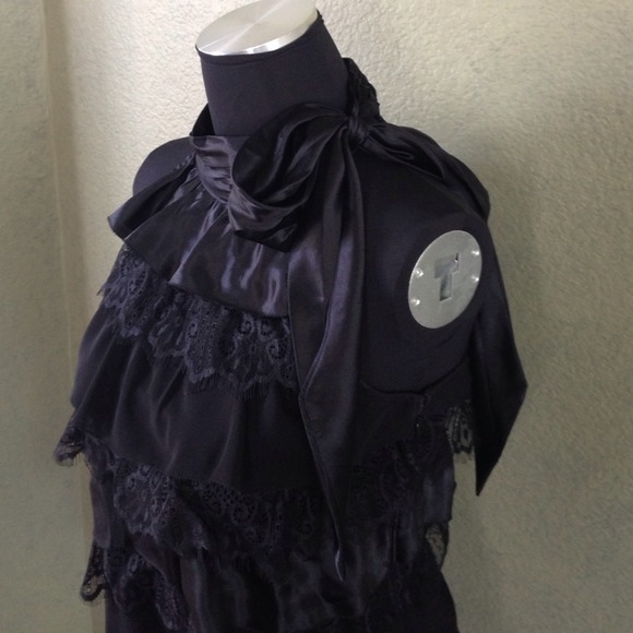 BUNDLED White House | Black Market Top - Picture 3 of 4