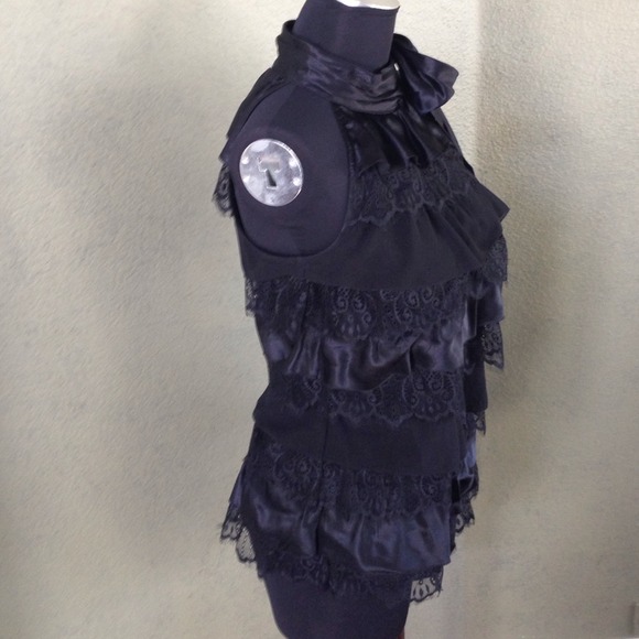 BUNDLED White House | Black Market Top - Picture 4 of 4