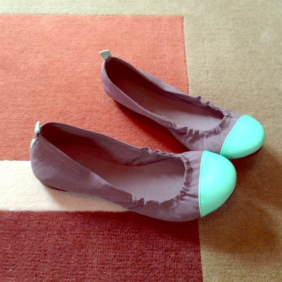 American eagle flats - super cute& comfy