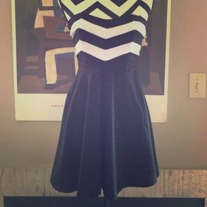 *SOLD*Hot topic black/white strapless dress