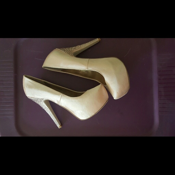 Heels - Picture 4 of 4