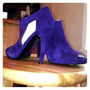 Purple peptoe ankle boot stilettos