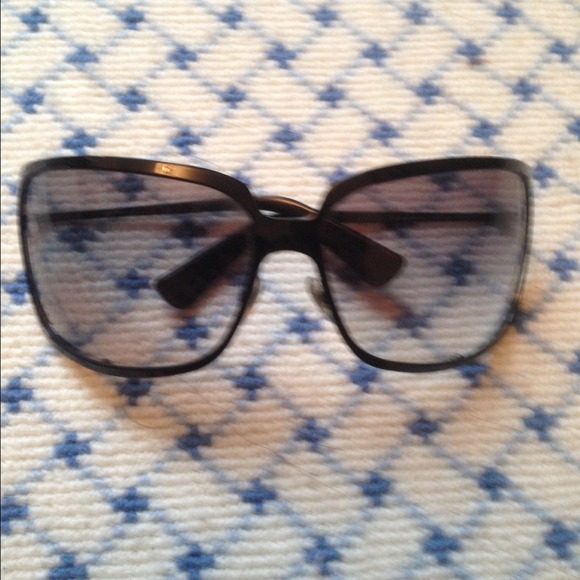 Yves Saint Laurent Sunglasses💯💃👓