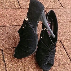 Dollhouse black high heels