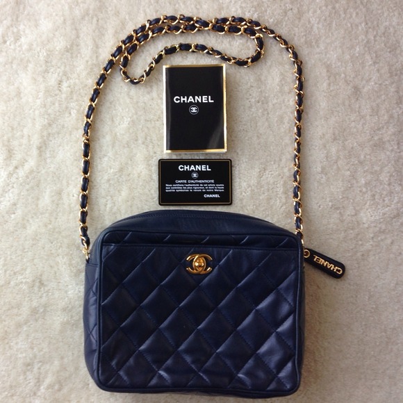 CHANEL Handbags - Gorgeous Chanel vintage camera bag