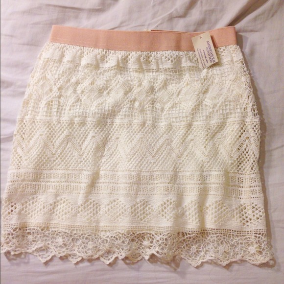 American Eagle white crochet skirt