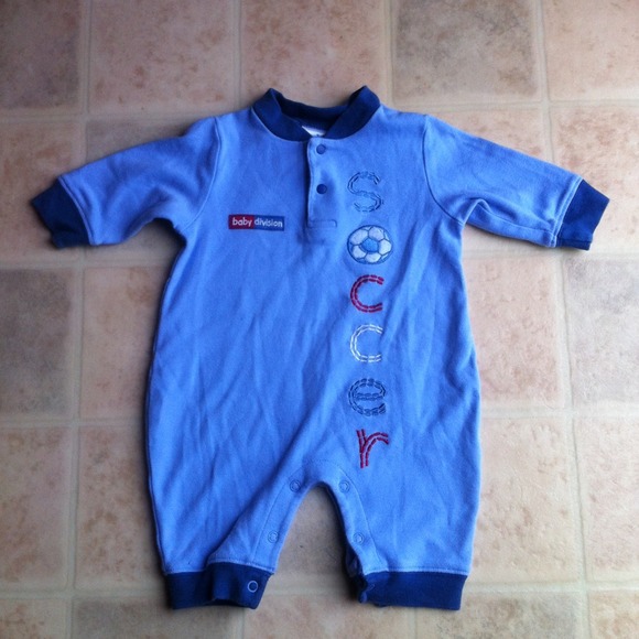 Soccer ⚽ Outfit/Sleeper - Picture 1 of 3