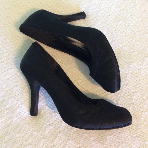 Black high heel shoes from Charlotte Russe - Picture 3 of 4