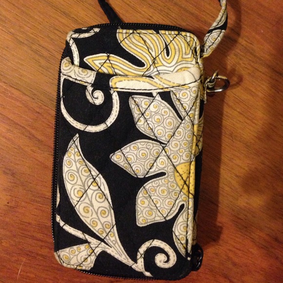 ⛔️sold⛔️Vera Bradley phone wallet - Picture 2 of 4
