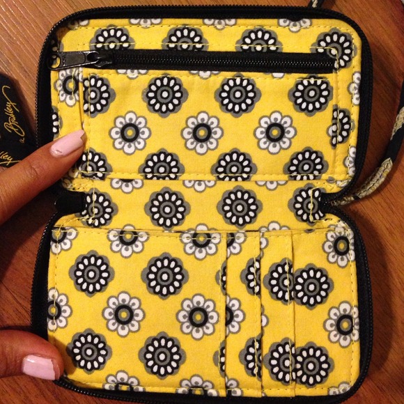 ⛔️sold⛔️Vera Bradley phone wallet - Picture 3 of 4