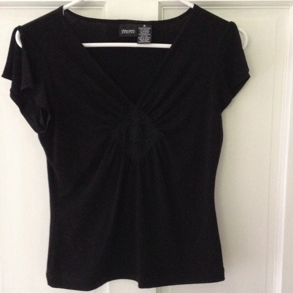 Super cute Xhilaration top with adorable details