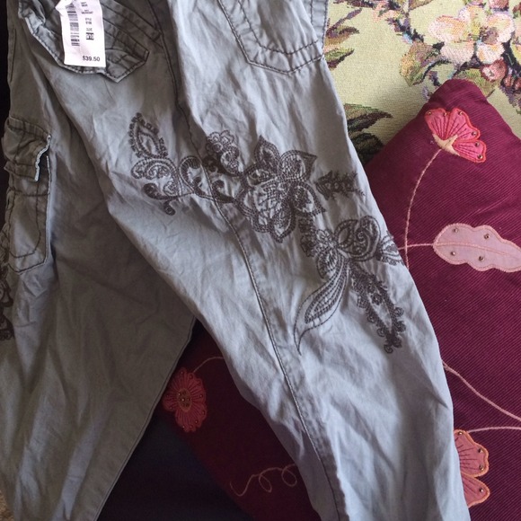 NWT aero pants/capris - Picture 2 of 3