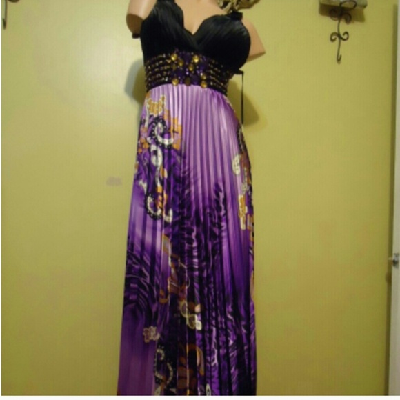 Long dress pleated V style front and back - Picture 3 of 3
