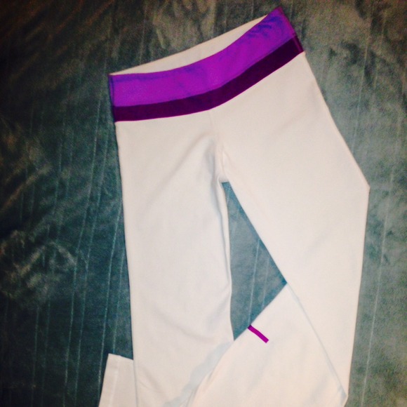 💥💥 NWOTS  White/Purple Groove Yoga Pants size  6