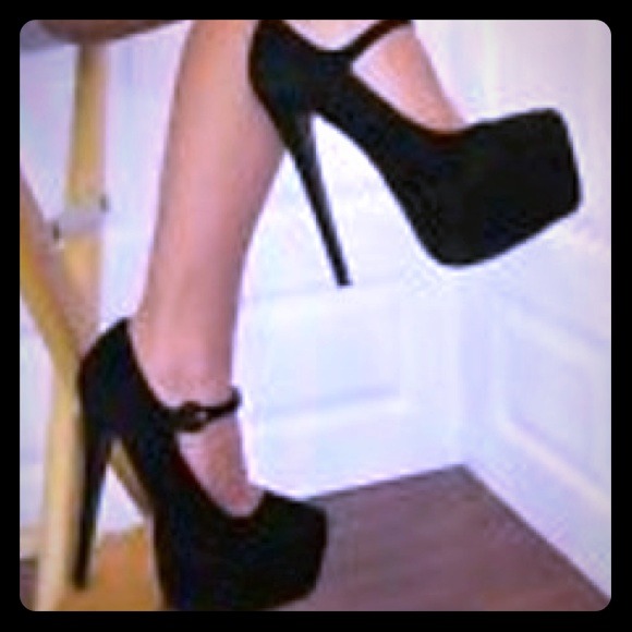 ❌❌SOLD❌❌Black 6" Mary Jane pump