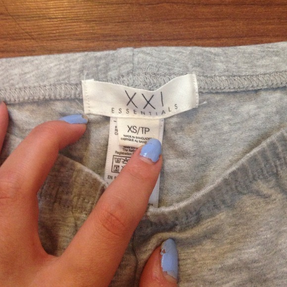 SOLD💘 F21 gray cropped leggings! - Picture 2 of 3