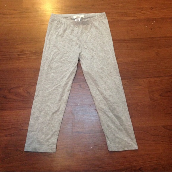 SOLD💘 F21 gray cropped leggings! - Picture 3 of 3