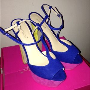 Color blocked sandals