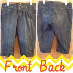 NWOT High-Waist Denim Capris