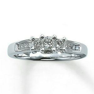 3 stone princess cut 1/2 carat total wt w/warranty
