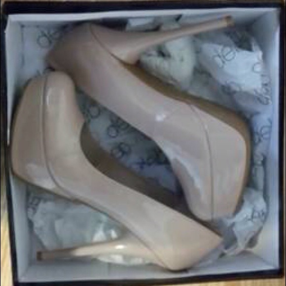 Deb heels