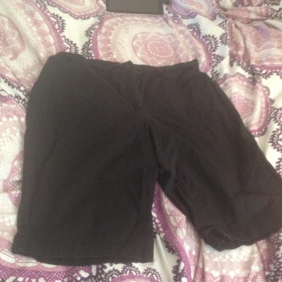 Black Bumuda roll cuff cotton shorts